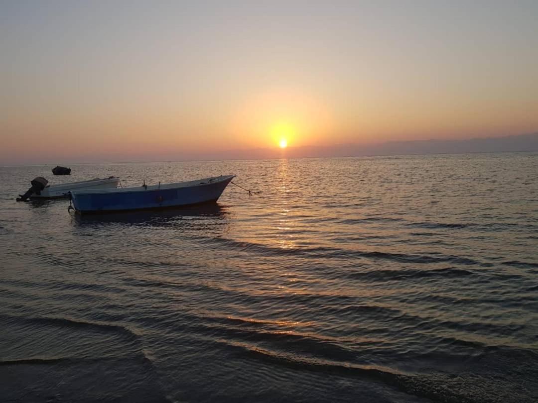 Sebaii Camp السباعى كامب شاطئ الترابين بجوار ويت بالس Hostel Nuweiba Ngoại thất bức ảnh