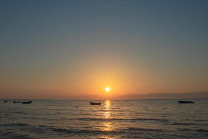 Sebaii Camp السباعى كامب شاطئ الترابين بجوار ويت بالس Hostel Nuweiba Ngoại thất bức ảnh